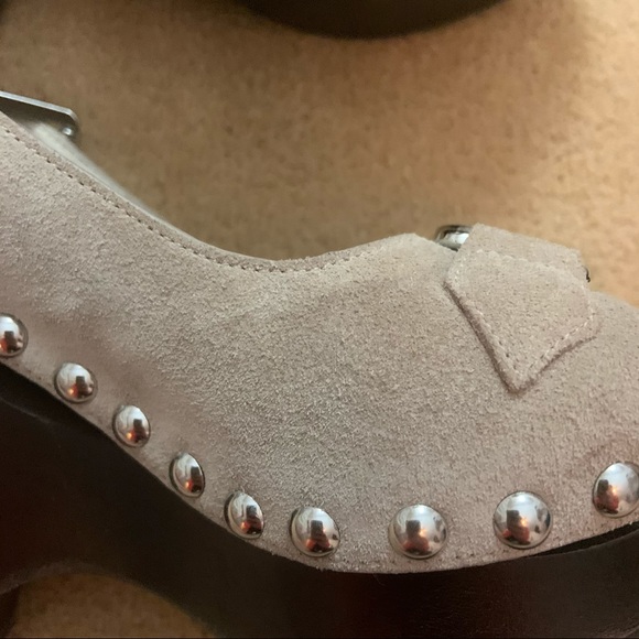 Michael Kors Signature Tan Suede and silver accent 6.5 Wedge heels - Picture 14 of 16